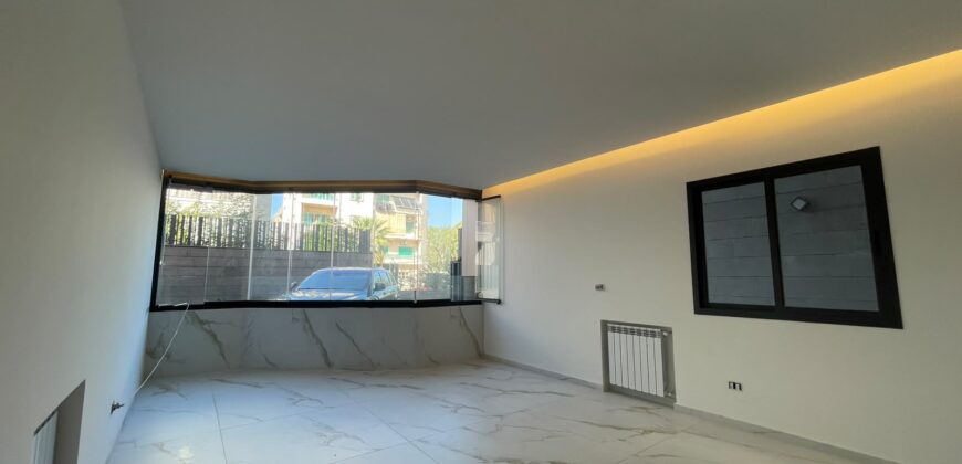 For Sale: Apartment in Hazmieh