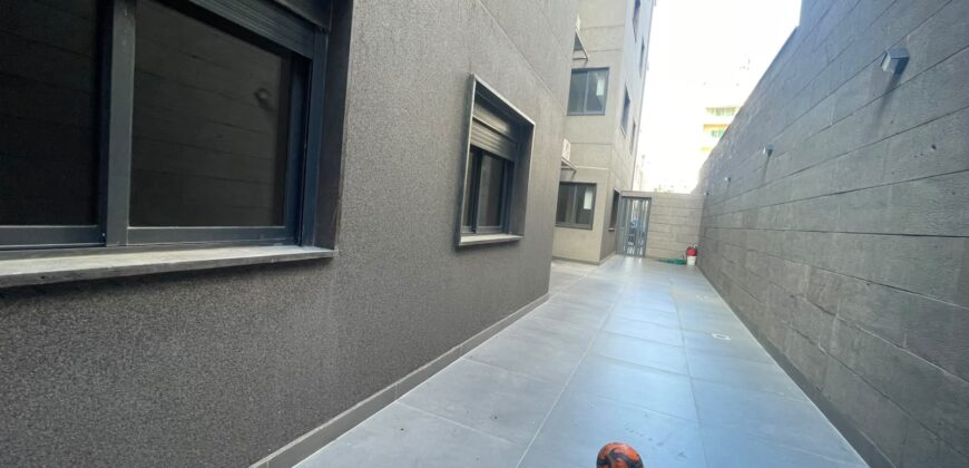 For Sale: Apartment in Hazmieh