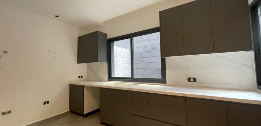 For Sale: Apartment in Hazmieh