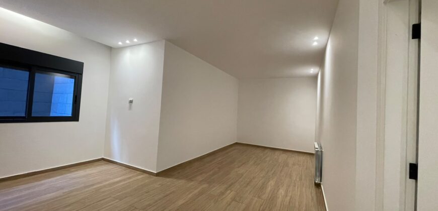For Sale: Apartment in Hazmieh
