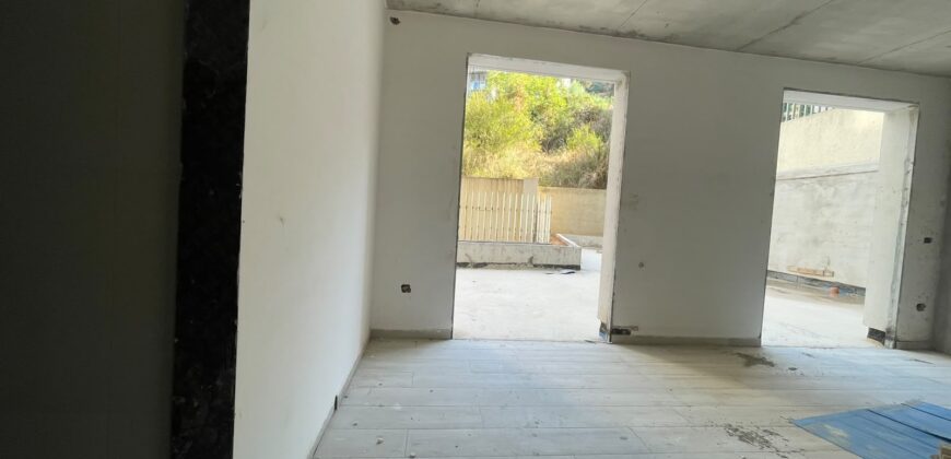 For Sale: Apartment in Hazmieh