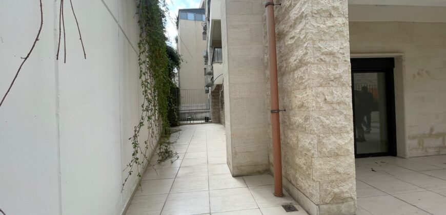 For Sale: Apartment in Mar Takla, Hazmieh
