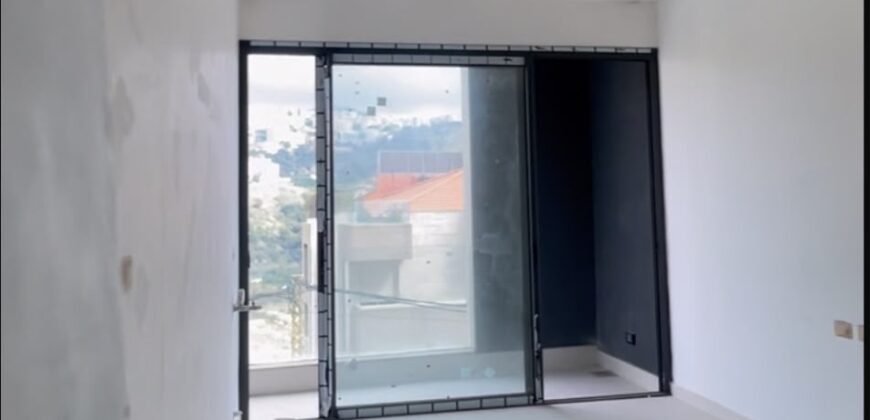 For Sale: Apartment in Hazmieh