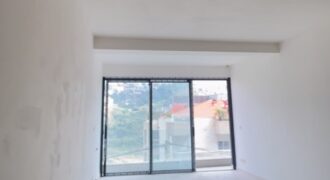 For Sale: Apartment in Hazmieh