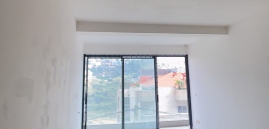 For Sale: Apartment in Hazmieh