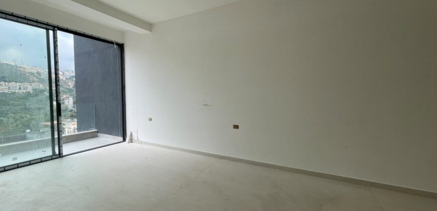 For Sale: Apartment in Hazmieh