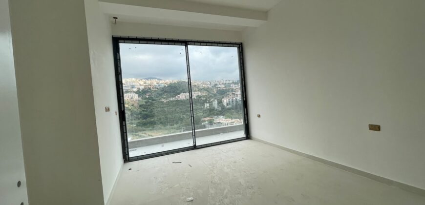 For Sale: Apartment in Hazmieh