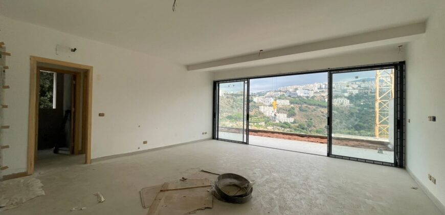 For Sale: Apartment in Hazmieh
