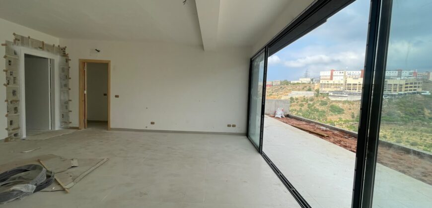 For Sale: Apartment in Hazmieh