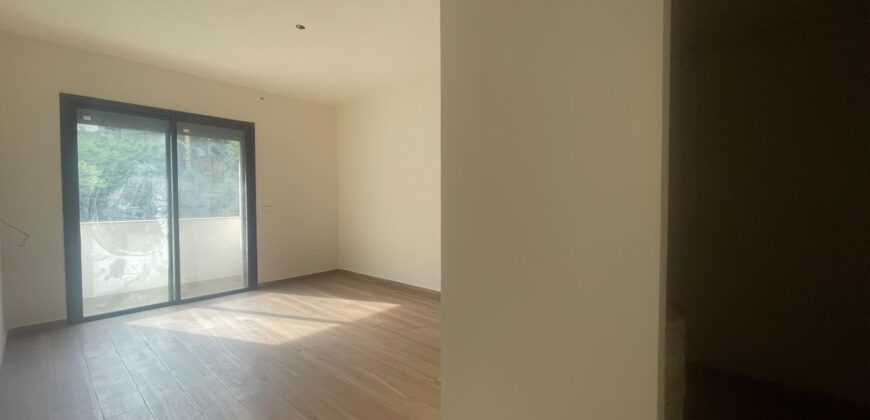 For Sale: Apartment in Hazmieh